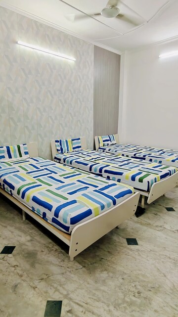  Pg For Rent in Malka Ganj