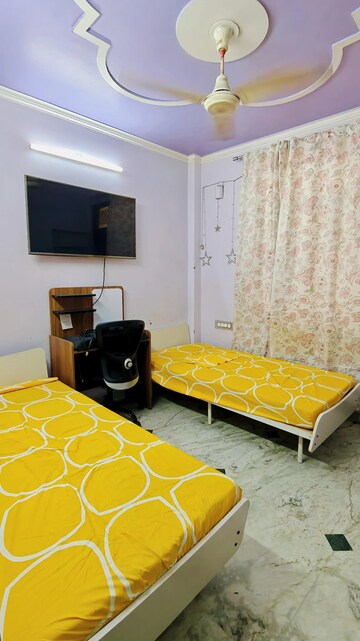 Room in  Pg at Malka Ganj – for Rent