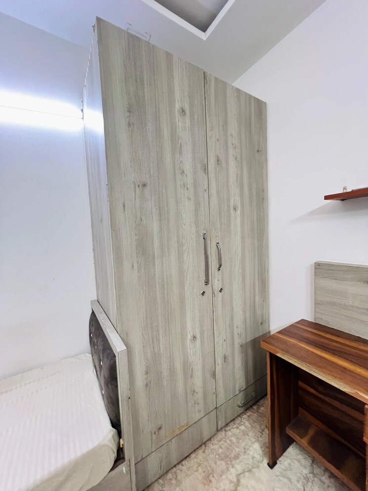 Room, kamla nagar Pg For Boys & Girls In Kamla Nagar 9076884