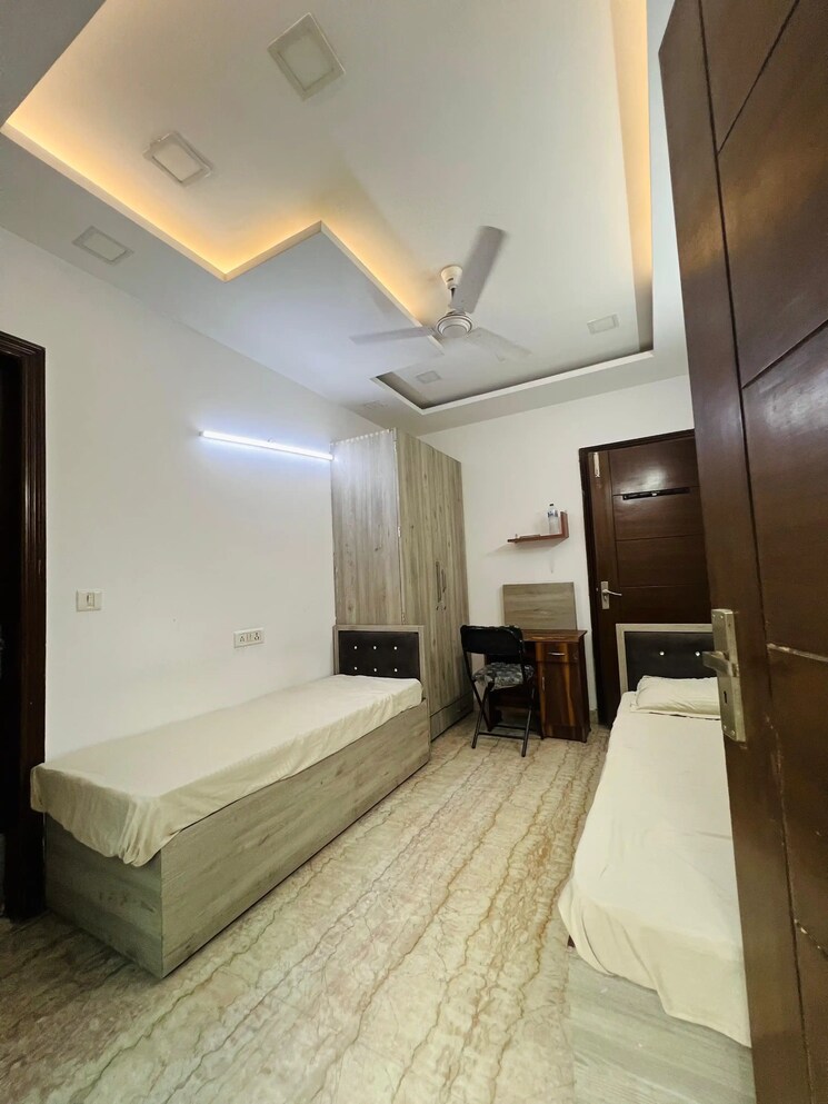 Room, kamla nagar Pg For Boys & Girls In Kamla Nagar 9076884