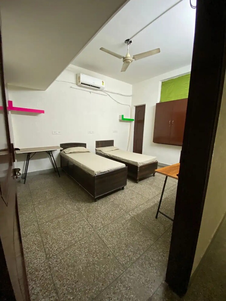 Room, vijay nagar Pg For Boys & Girls In Vijay Nagar 9077325