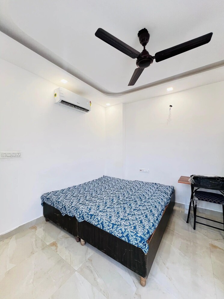 Room, kalyan vihar Pg For Boys & Girls In Kalyan Vihar 9077515