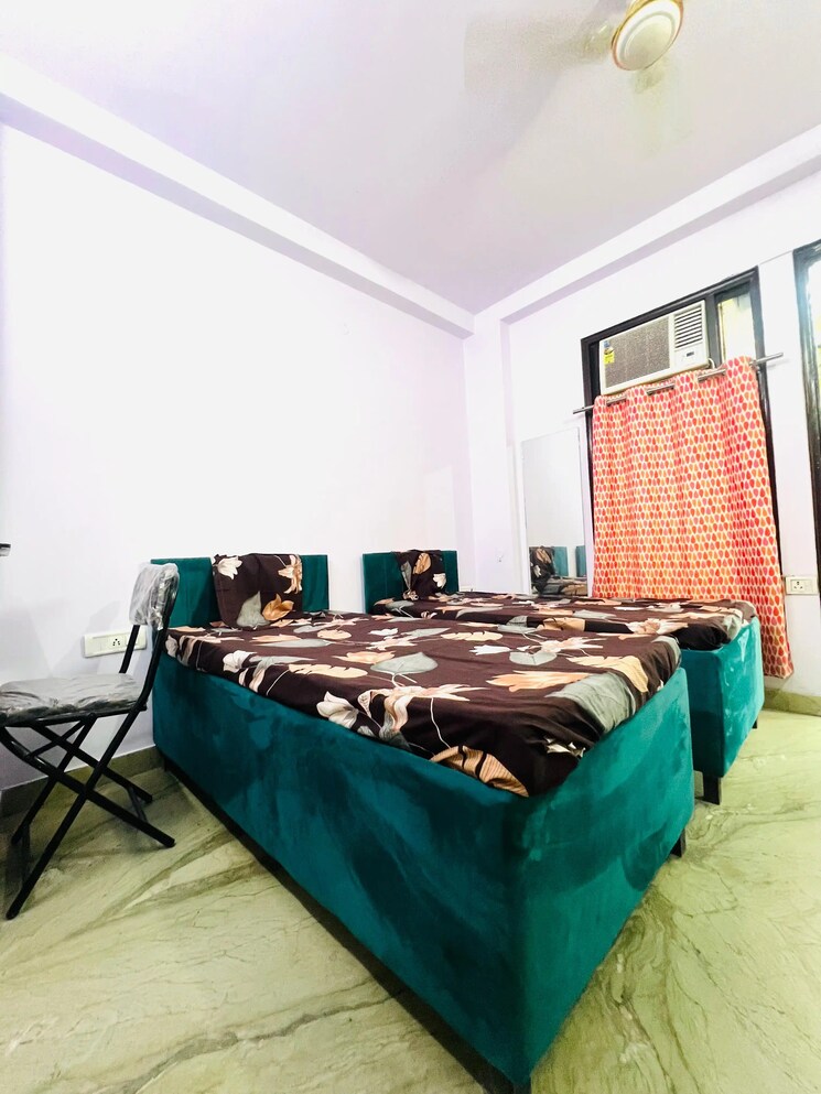 Room, kalyan vihar Pg For Boys & Girls In Kalyan Vihar 9077515