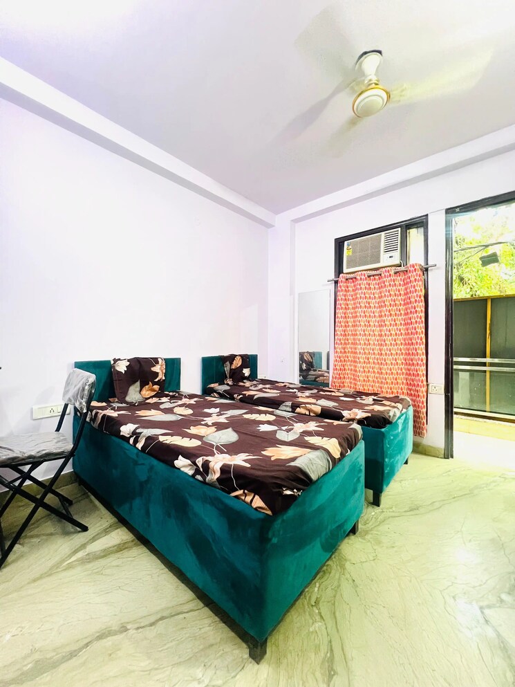 Room, kalyan vihar Pg For Boys & Girls In Kalyan Vihar 9077515