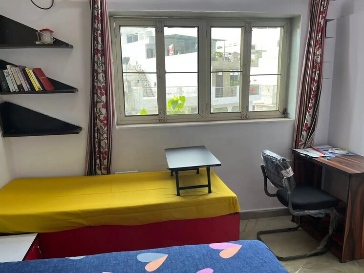 Room, kalyan vihar Pg For Boys & Girls In Kalyan Vihar 9077540