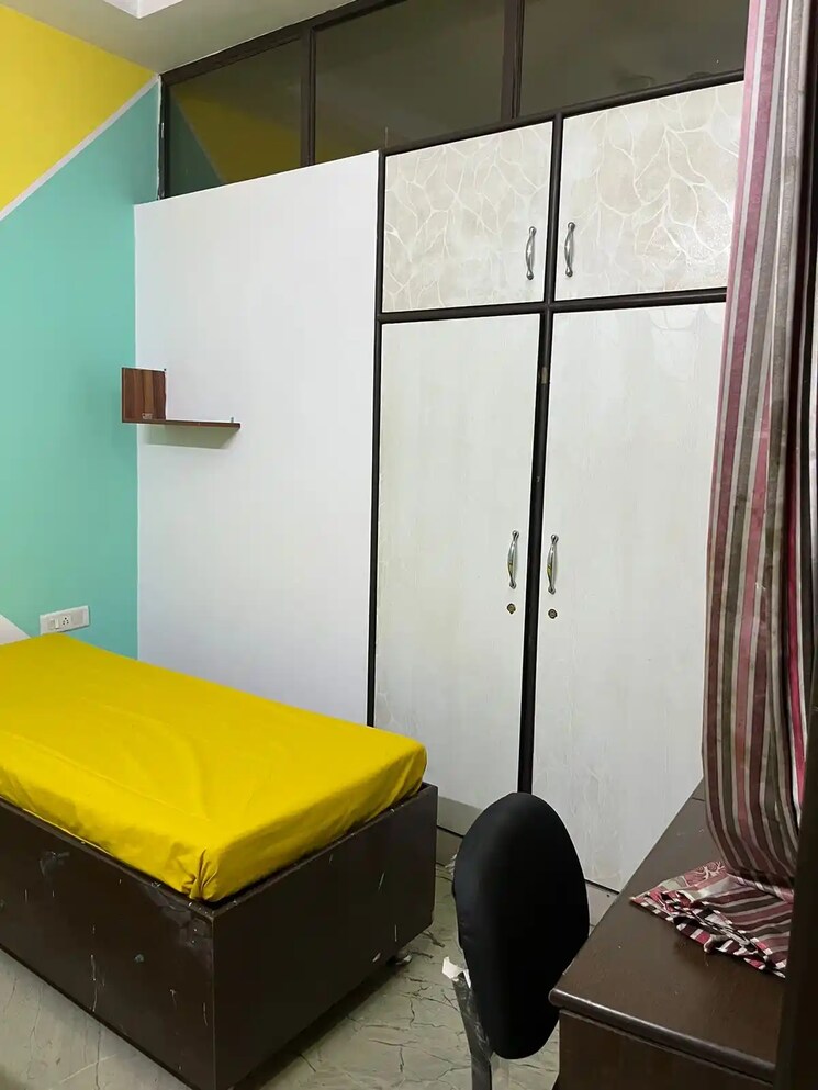 Room, kalyan vihar Pg For Boys & Girls In Kalyan Vihar 9077540