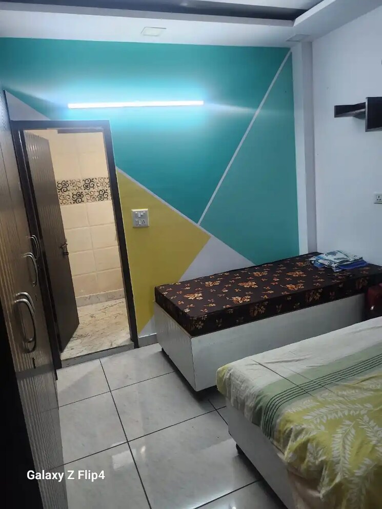 Room, kalyan vihar Pg For Boys & Girls In Kalyan Vihar 9077540