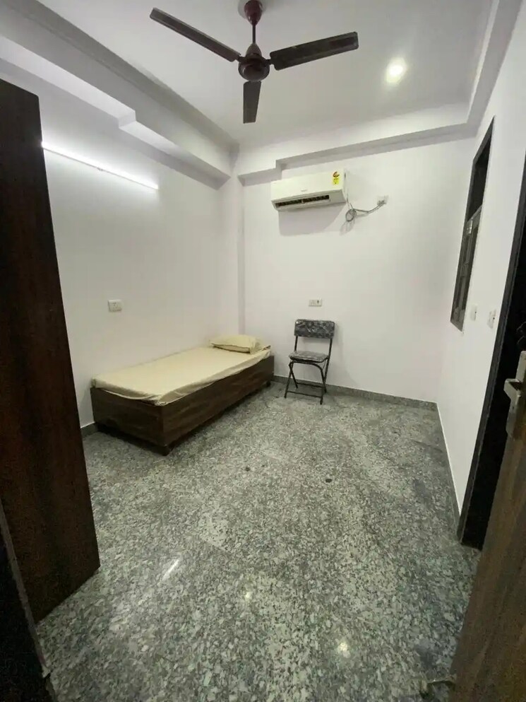 Room, vijay vihar Pg For Boys & Girls In Vijay Vihar 9077589