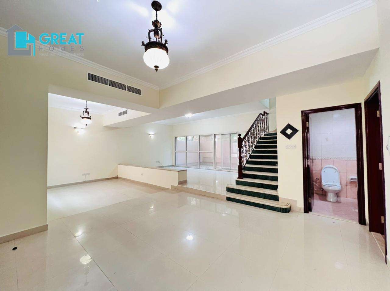 4 BR  Villa For Rent in Abaya Mall
