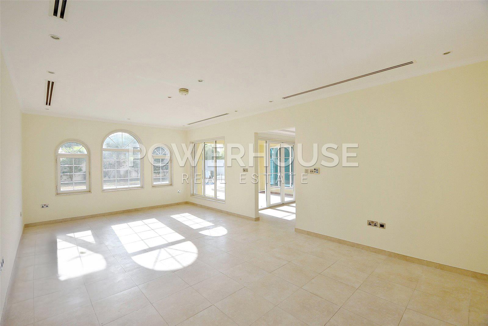 3 BR  Villa For Sale in District 8, Jumeirah Park, Dubai - 6328995