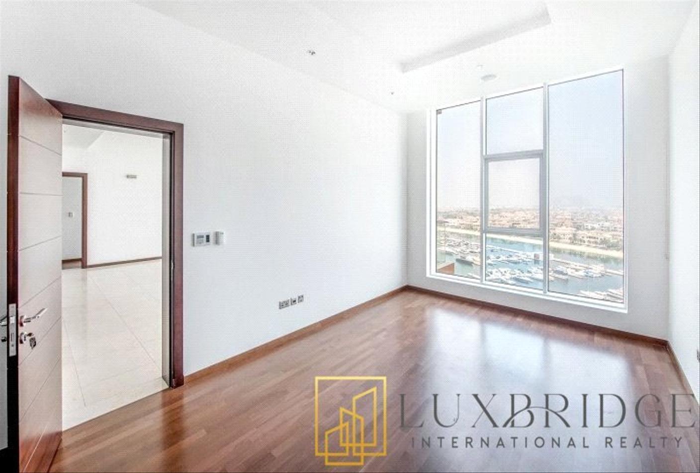 2 BR Apartment For Rent in Tiara Residences, Palm Jumeirah, Dubai