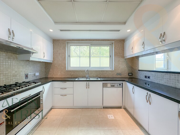  Villa for Rent, Jumeirah Park, Dubai