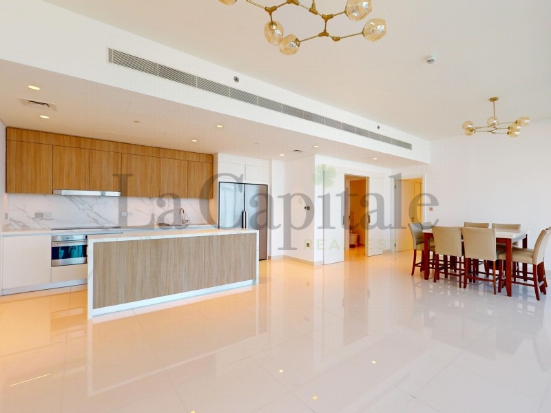4 BR  Apartment For Sale in EMAAR Beachfront, Dubai Harbour, Dubai - 6507796