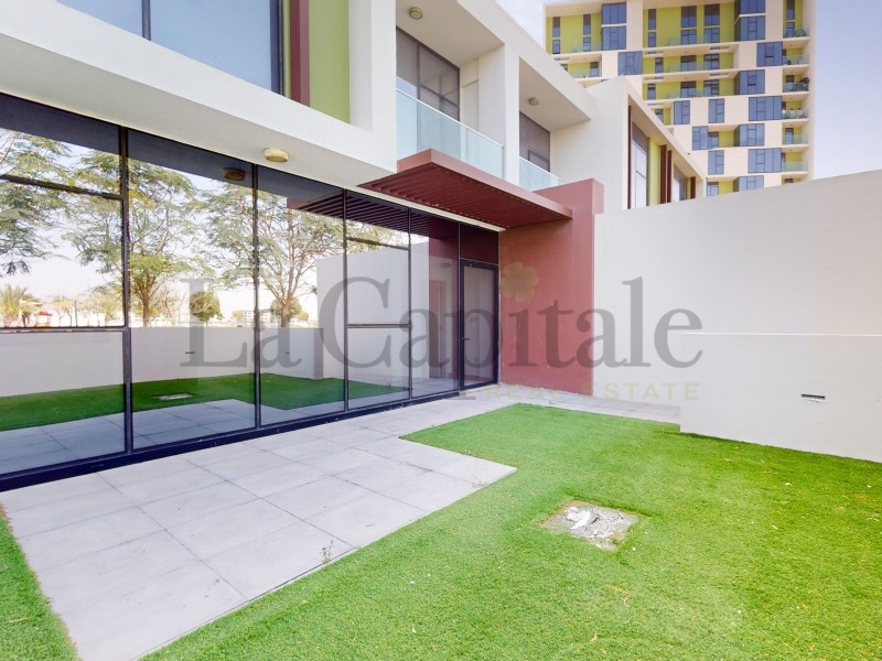 2 BR  Townhouse For Sale in Dubai South, Dubai - 6843805