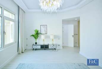 2 BR  Apartment For Sale in Shoreline Apartments, Palm Jumeirah, Dubai - 6816493