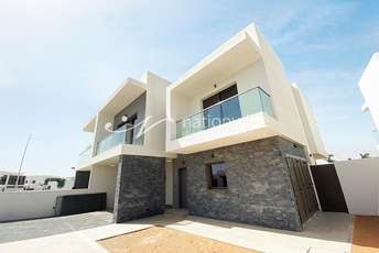 4 BR  Villa For Sale in Yas Island, Abu Dhabi - 5360082