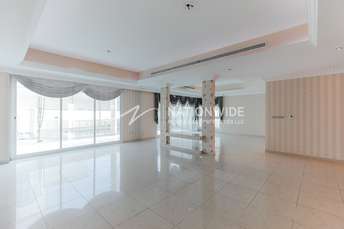 5 BR  Villa For Sale in Complex 8, Khalifa City A, Abu Dhabi - 5408476