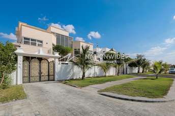 6+ BR  Villa For Sale in Complex 8, Khalifa City A, Abu Dhabi - 5368607