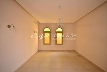 4 BR  Villa For Sale in Gardenia, Al Raha Golf Gardens, Abu Dhabi - 5399222