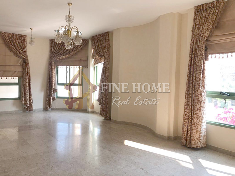 3 BR  Apartment For Rent in Khalidiyah Centre
