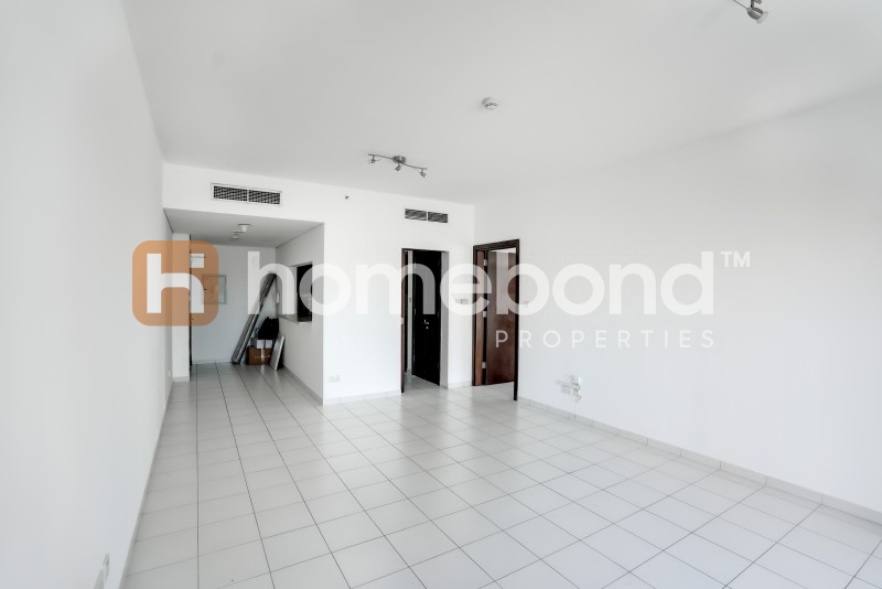 1 BR  Apartment For Sale in Marina Tower, Dubai Marina, Dubai - 5032852