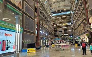Shop at Gomti Nagar – for Rent