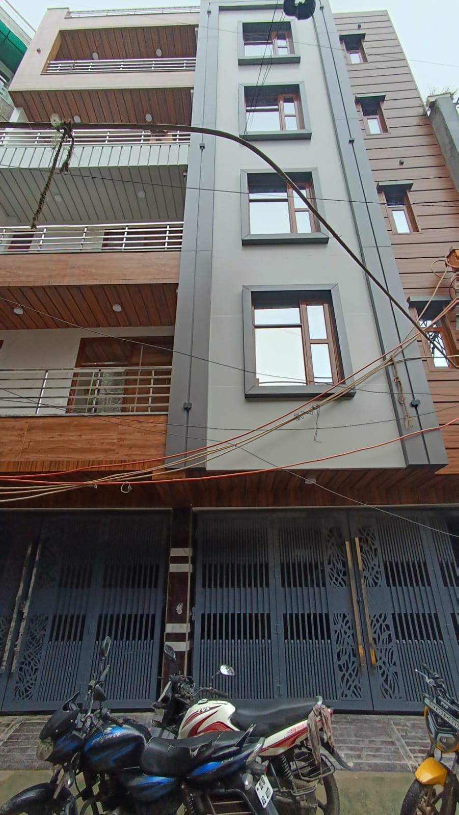 4 BHK + Pooja Room,Servant Room,Study Room,Extra Room Builder Floor For Sale in Panchsheel Enclave