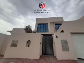 4 BR  Villa For Rent in Al Garhoud