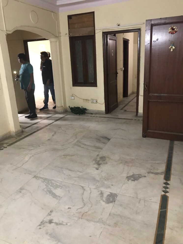 Other, lawrence road 3 Bedroom 900 Sq.Ft. Builder Floor In Lawrence Road Delhi 327057