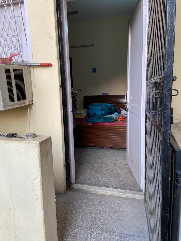 Bedroom, kalkaji 2 Bedroom 100 Sq.Yd. Apartment In Kalkaji Delhi 957693