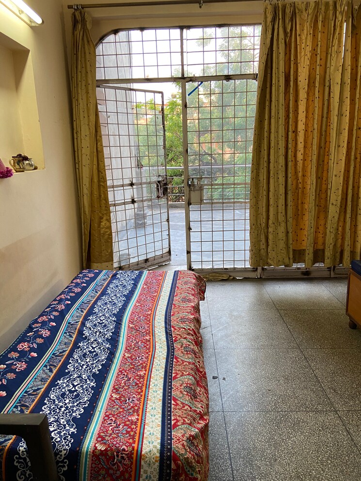 Bedroom, kalkaji 2 Bedroom 100 Sq.Yd. Apartment In Kalkaji Delhi 957693