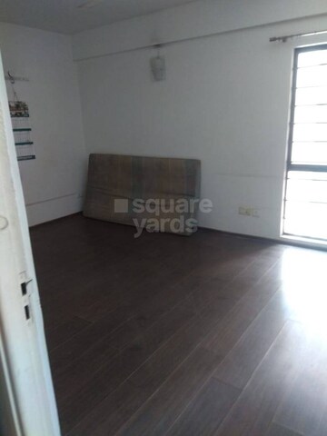 Room in 3 BHK Apartment at Fort Oasis, Hazra Road – for Sale