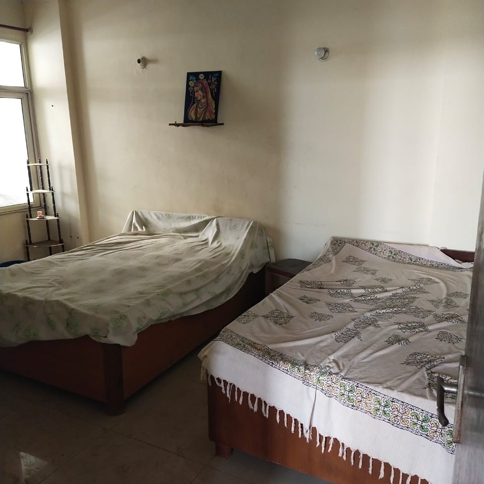 2 bhk for rent in gaur city