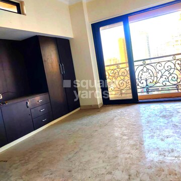 Attached Bathroom in 3.5 BHK Apartment at K Raheja Raheja Classique, Andheri West – for Sale