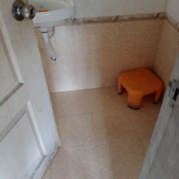 Bathroom, thane east 1 Bedroom 572 Sq.Ft. Apartment In Thane East Thane 2155997