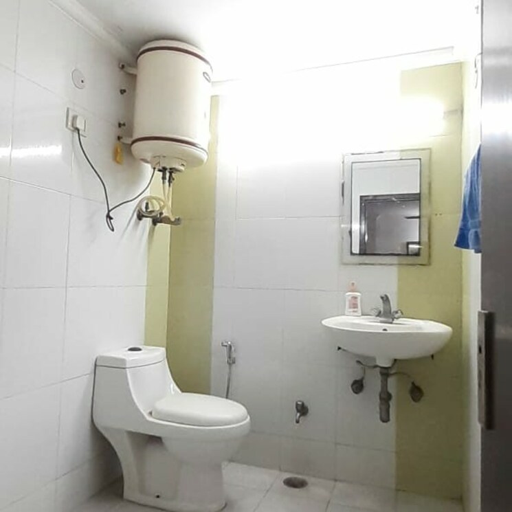 Bathroom, east of kailash 3 Bedroom 1500 Sq.Ft. Builder Floor In East Of Kailash Delhi 2164681