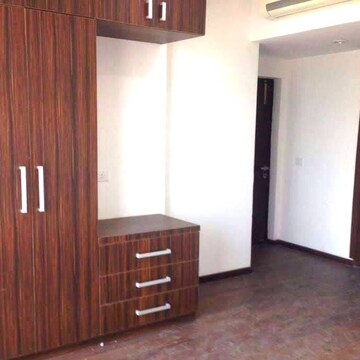 Room in 3 BHK Apartment at Tata Primanti Villas, Sector 72 – for Rent