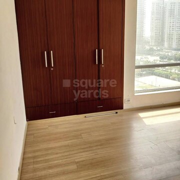 Room in 3 BHK Apartment at Pioneer Park Phase 1, Sector 61 – for Rent