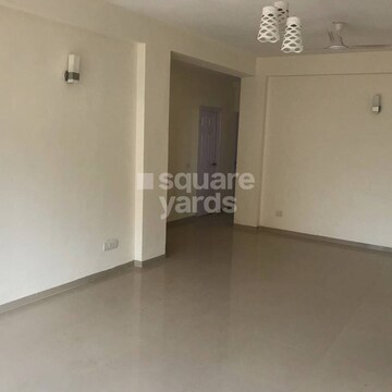 Room in 3 BHK Apartment at Emaar Emerald Floors, Sector 65 – for Rent