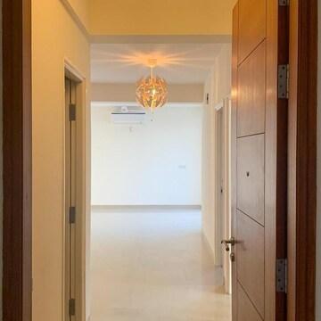 Room in 3 BHK Apartment at Emaar Emerald Floors Premier, Sector 65 – for Rent