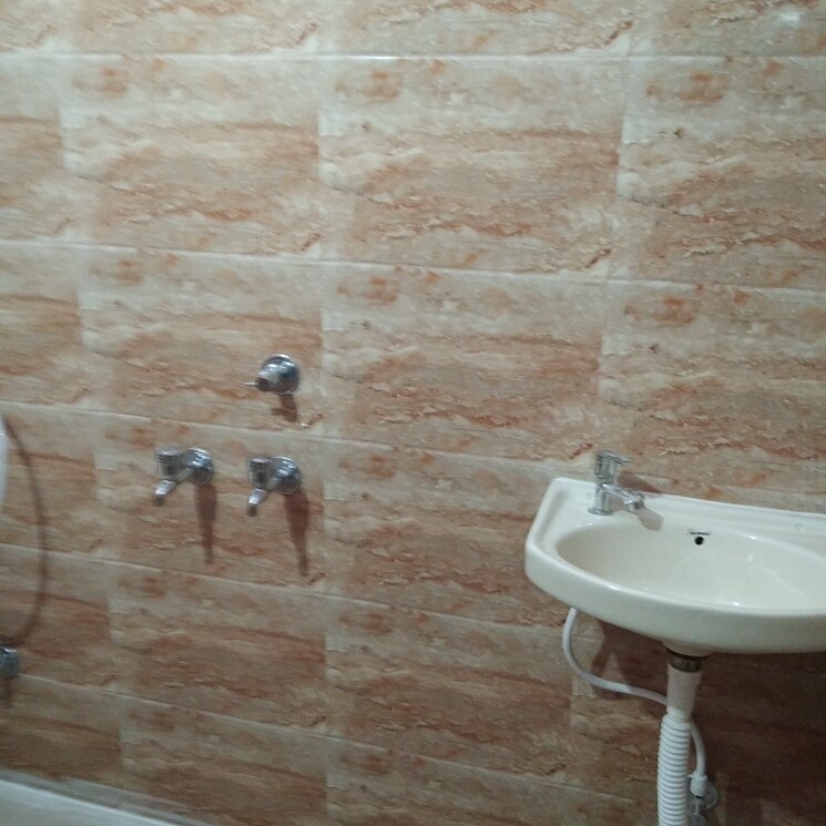 Bathroom, mayur vihar phase 1 2.5 Bedroom 670 Sq.Ft. Builder Floor In Mayur Vihar Phase 1 Delhi 2620052