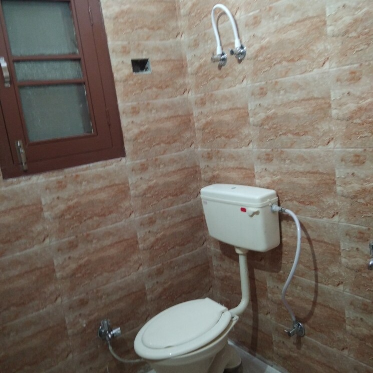 Bathroom, mayur vihar phase 1 2.5 Bedroom 670 Sq.Ft. Builder Floor In Mayur Vihar Phase 1 Delhi 2620052