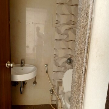 Attached Bathroom in 2.5 BHK Apartment at Andheri West – for Rent