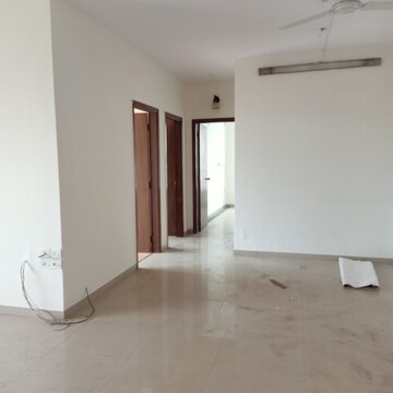 Bedroom in 2.5 BHK Apartment at Andheri West – for Rent