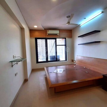Room in 4 BHK Apartment at K Raheja Raheja Classique, Andheri West – for Rent