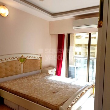 Master Bedroom in 3 BHK Apartment at HDIL Metropolis Residences, Andheri West – for Rent