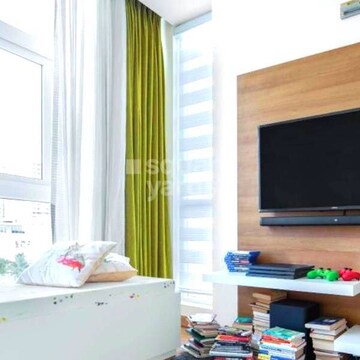 Room in 4 BHK Apartment at Emaar Palm Terraces, Sector 66 – for Rent