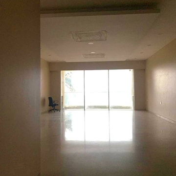 Bedroom in 4 BHK Apartment at Juhu – for Rent
