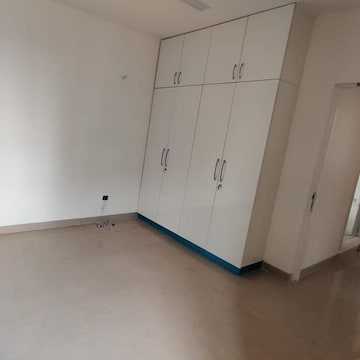Room in 2 BHK Apartment at Emaar Emerald Estate, Sector 65 – for Rent