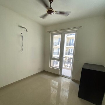 Room in 3 BHK Apartment at Emaar Emerald Estate, Sector 65 – for Rent
